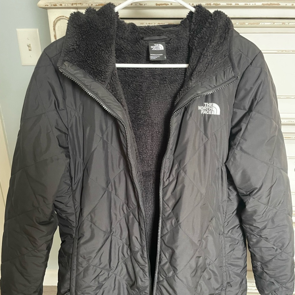 Women’s black north face jacket, size large, mint condition